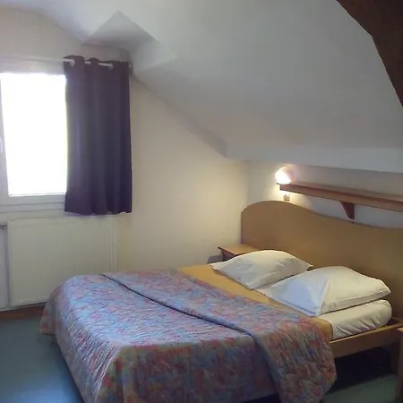 Maison d'hôtes La Roche Du Trésor Village Vacances *